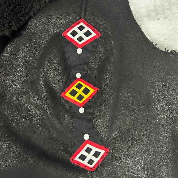 Upcycled Black Faux Suede/Sherpa Vest African Toghu Inspired XL - Picture 3 of 6